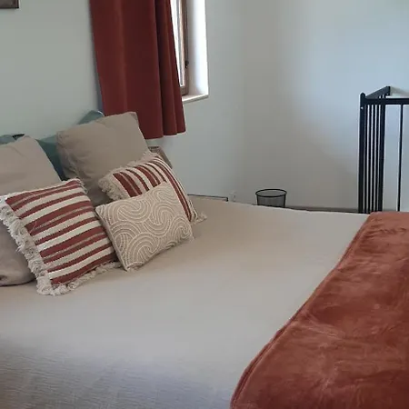 D'hotes Chez Mylene Et Guillaume Bed & Breakfast