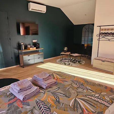 D'hotes Chez Mylene Et Guillaume Bed & Breakfast Deneze-sous-Doue